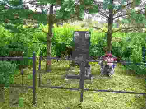 Братская могила, 1942 г.